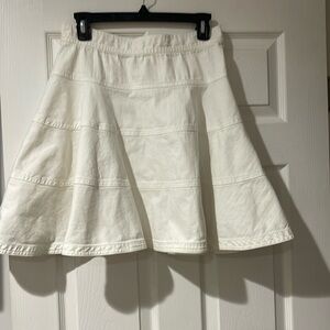 Nanette lepore Women skirt 

white size 6. 78 cotton20 nylon